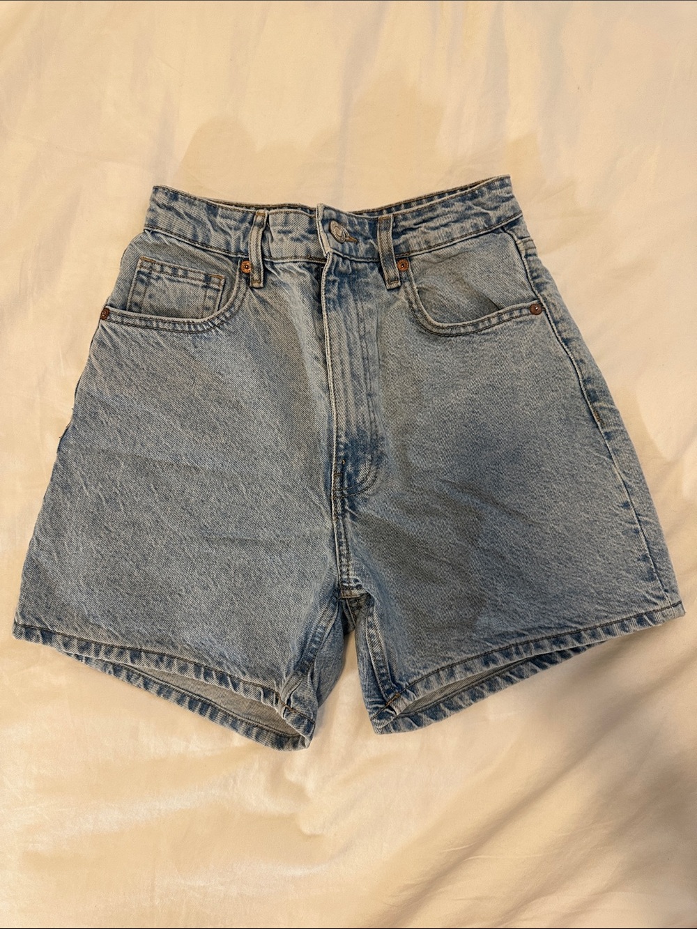 ZARA LIGHT WASH DENIM SHORTS
